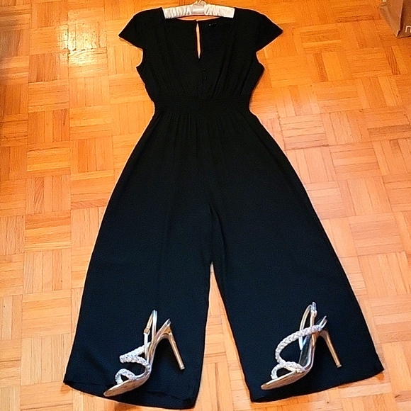 Sexy, Classy Black Jumpsuit, Culotte Length, M - Picture 11 of 16